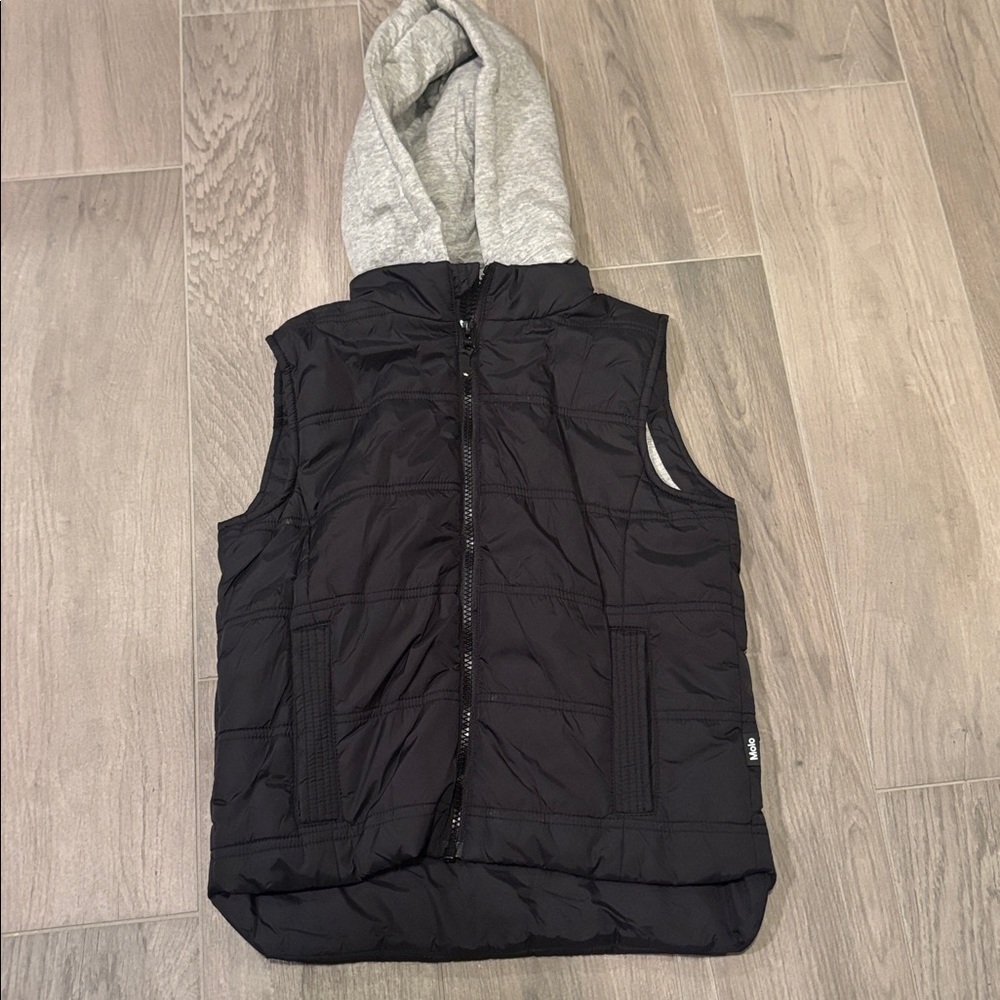 Molo Boys Black Vest Size 7/8
